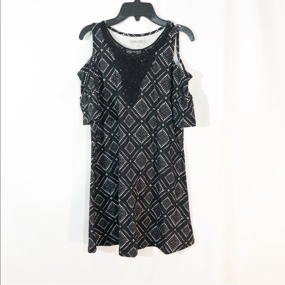 NWOT BLACK & WHITE FLORAL COLD SHOULDER DRESS